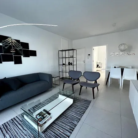 Trendy Casa Linea Semesterbostad *